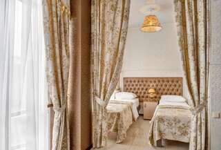 Гостиница Наири Волгоград Люкс с 2 отдельными кроватями и гидромассажной ванной-2